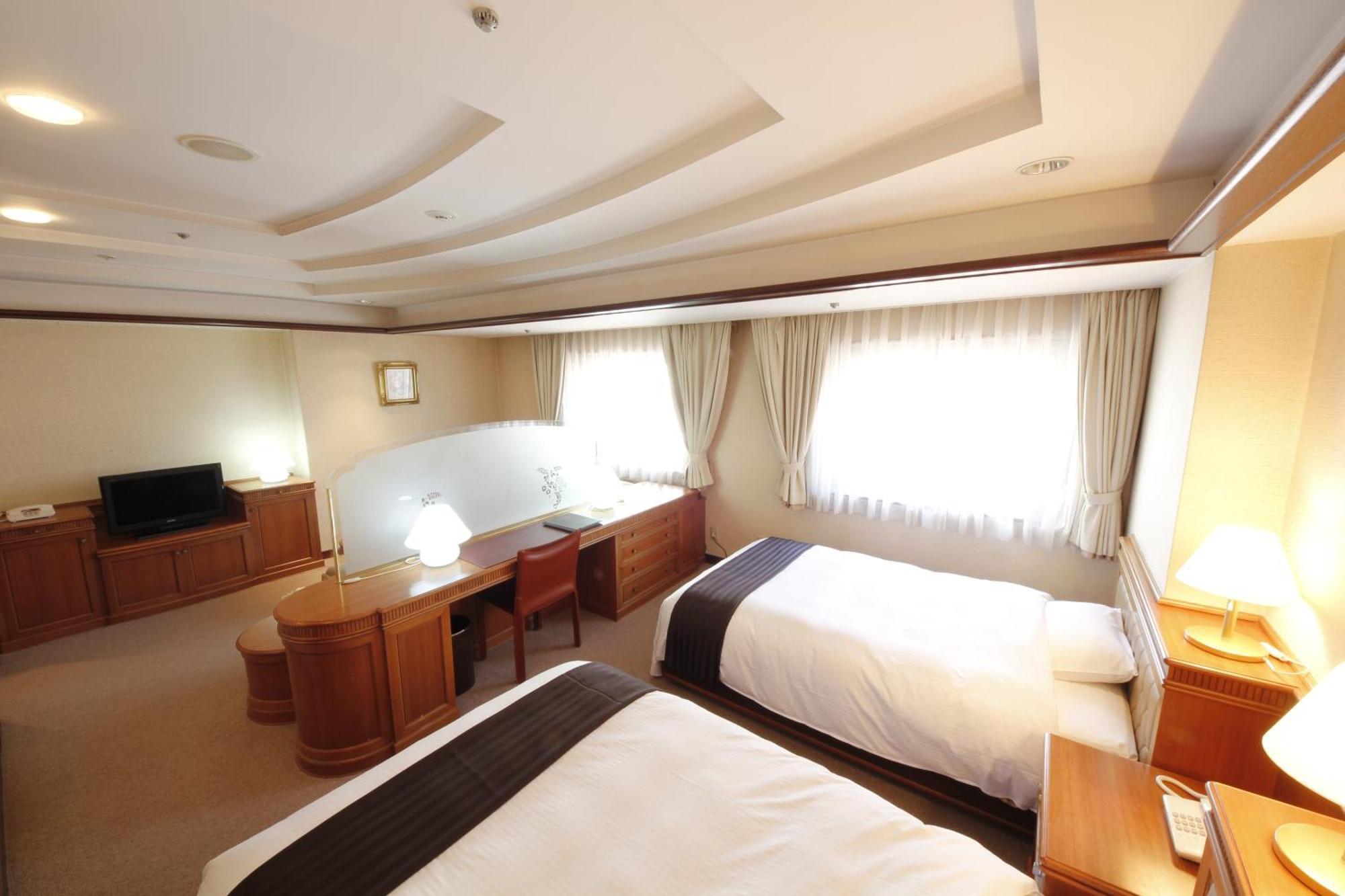 Hotel Hiroshima Garden Palace Exterior foto