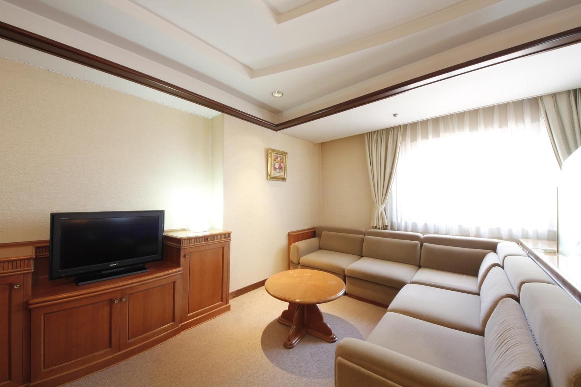 Hotel Hiroshima Garden Palace Exterior foto